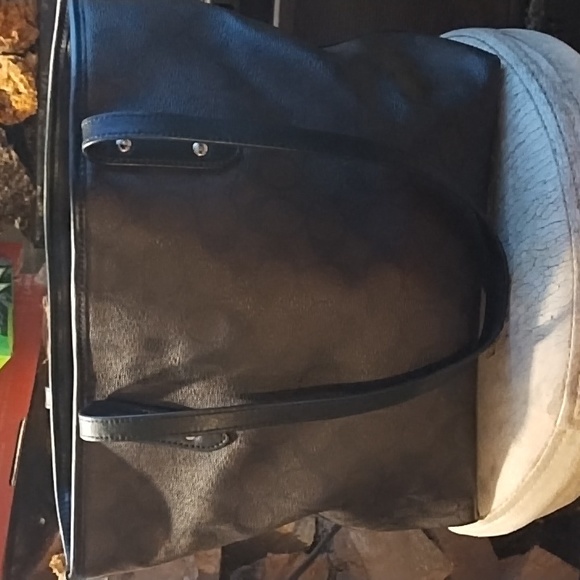 Coach purse - Picture 4 of 4